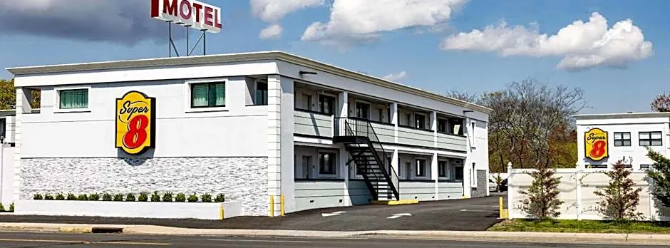Super 8 by Wyndham Lindenhurst