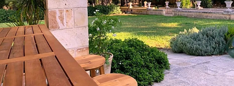 Palazzo de Carlo e il parco dei 7 pozzi