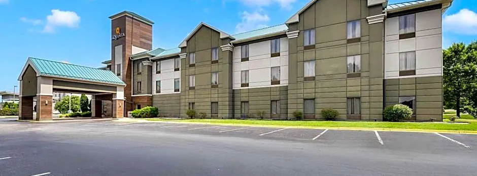 La Quinta Inn & Suites by Wyndham Louisville East