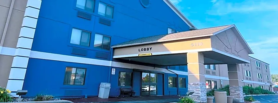 AmericInn by Wyndham Glendale/Milwaukee