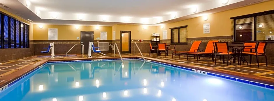 Holiday Inn Express & Suites Davenport North By IHG