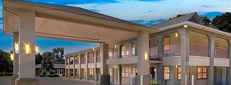 Best Western Delhi Inn