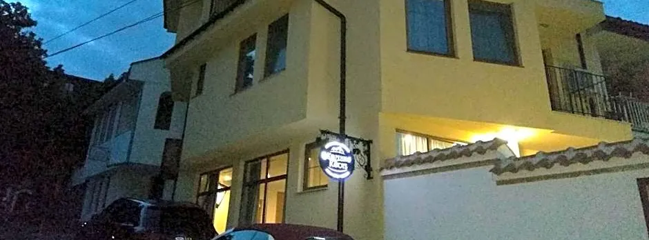Roots Hotel Old Town