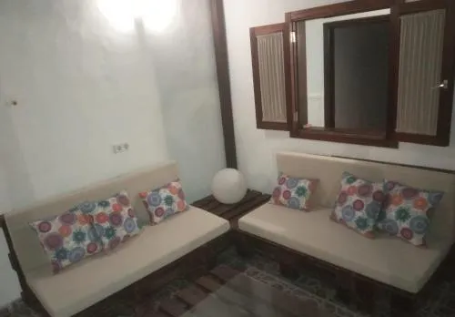 Casa Maradentro