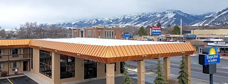 Days Inn & Suites by Wyndham Logan
