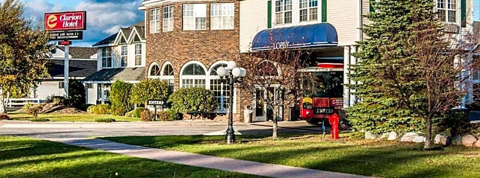 Clarion Hotel Mackinaw City Beachfront