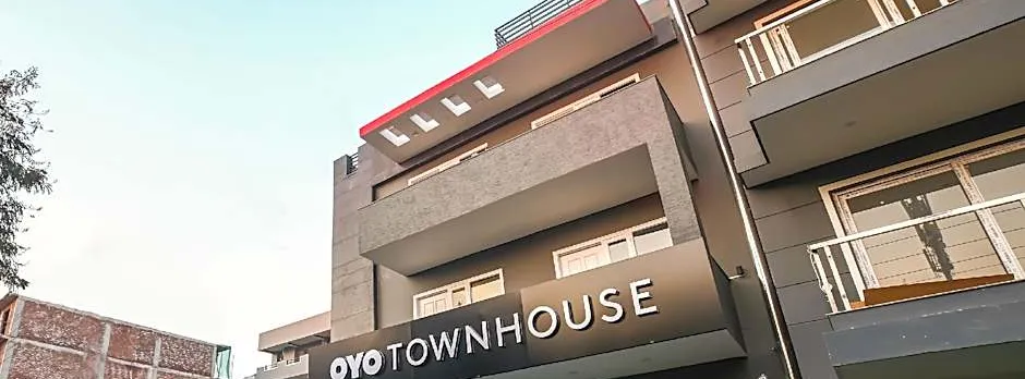 Townhouse Unitech Cyber Park Gurgaon Near Omaxe Celebration Mall
