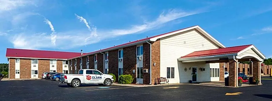 Econo Lodge Inn & Suites Escanaba North