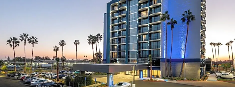 Holiday Inn Express & Suites Santa Ana - Orange County By IHG
