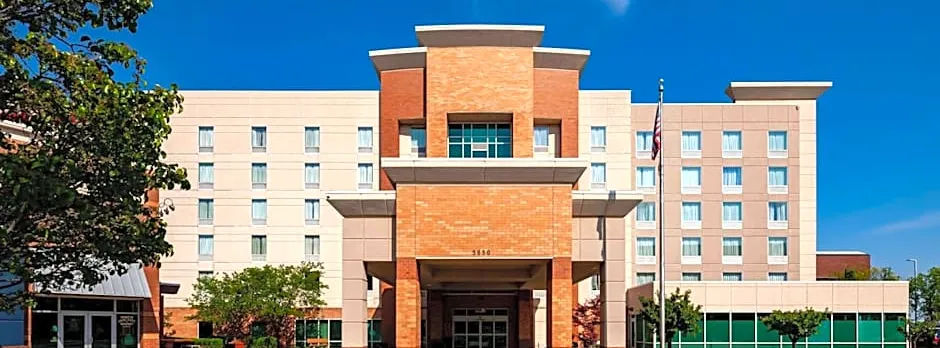 Hampton Inn & Suites St. Louis at Forest Park