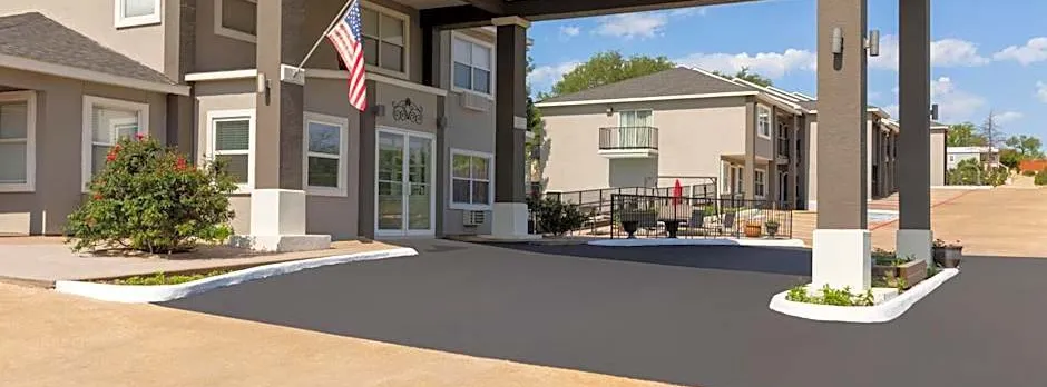 Days Inn by Wyndham Suites Fredericksburg