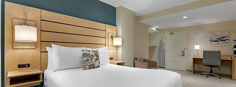 Best Western Plus Baker Street Inn