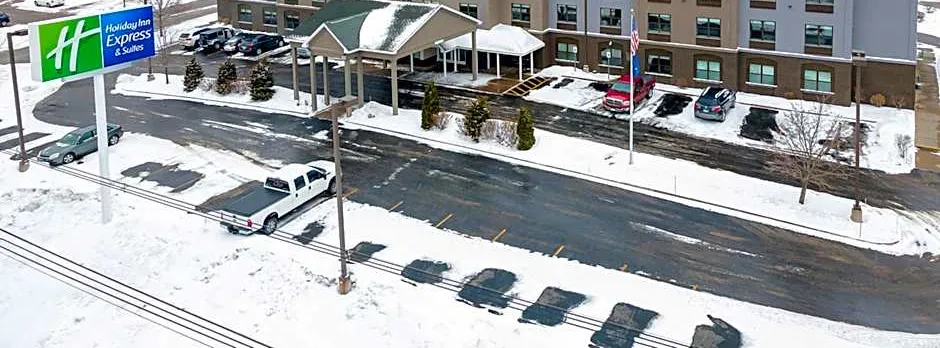 Holiday Inn Express & Suites Marquette By IHG