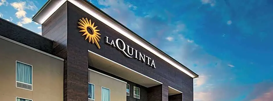 La Quinta Inn & Suites by Wyndham Dallas Plano - The Colony