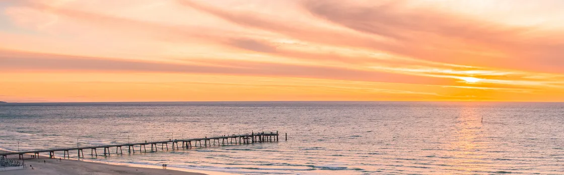 OAKS GLENELG PLAZA PIER SUITES