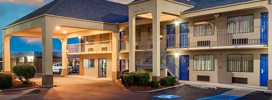 Days Inn by Wyndham Clinton