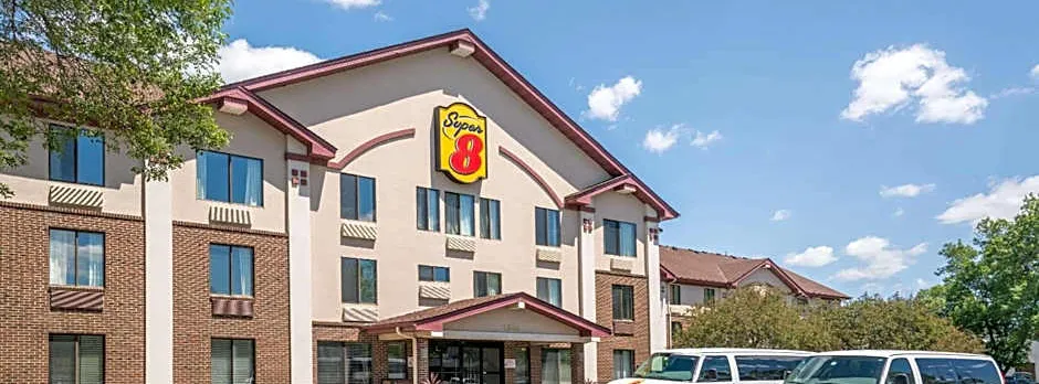 Super 8 by Wyndham Bloomington/Airport