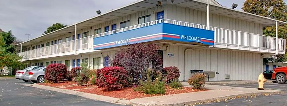 Motel 6-Des Moines, IA - North