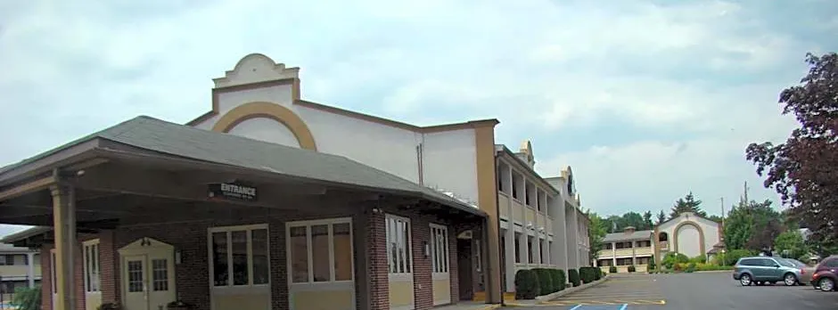 ADERI HOTEL LEWISBURG