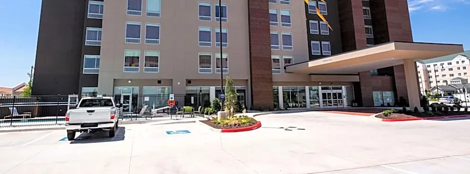 La Quinta Inn & Suites by Wyndham Oklahoma City Airport