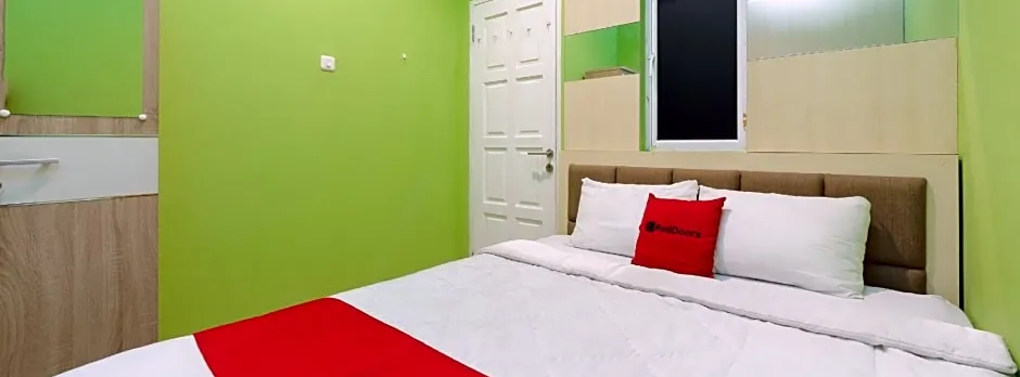 RedDoorz near Stasiun Palmerah