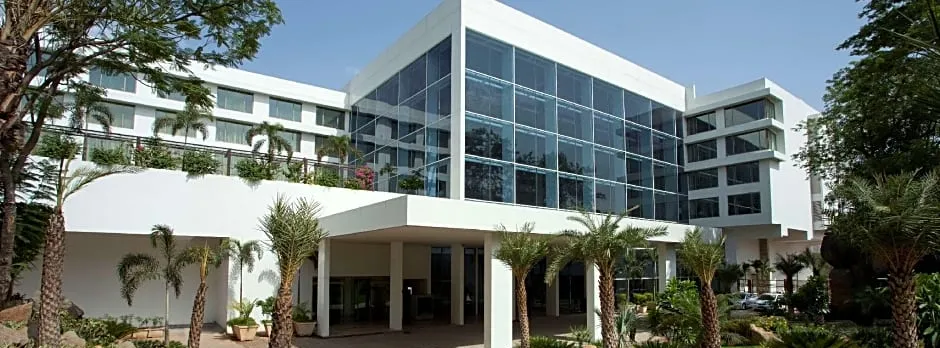 Radisson Blu Plaza Hotel Hyderabad Banjara Hills