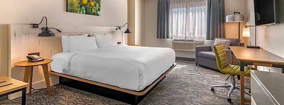 Fairfield by Marriott Inn & Suites Providence Airport Warwick