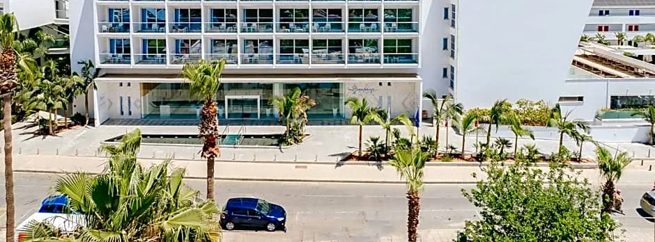 Seasons Hotel (Adults Only)