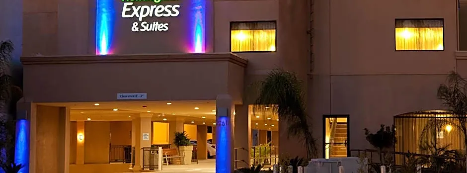 Holiday Inn Express & Suites Woodland Hills by IHG