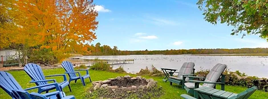 Rustic cottage on Canal Lake
