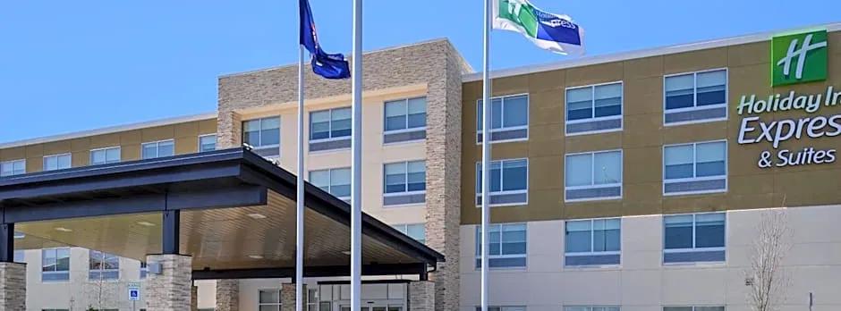 Holiday Inn Express & Suites Brighton South - US 23 By IHG