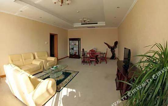 Zhaojun Mountain Villa (Xingshan High-speed Railway Station)