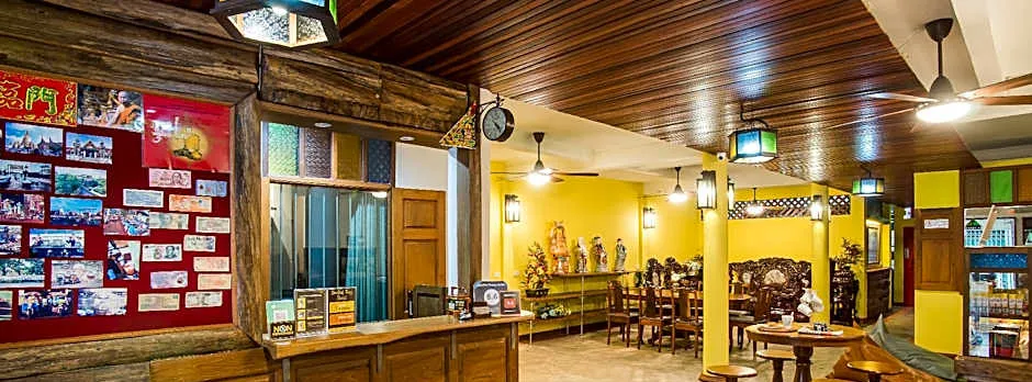 Banthat Thong Hostel