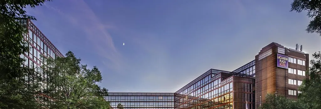 Laguardia Plaza Hotel