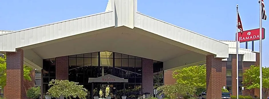 Ramada by Wyndham Bettendorf