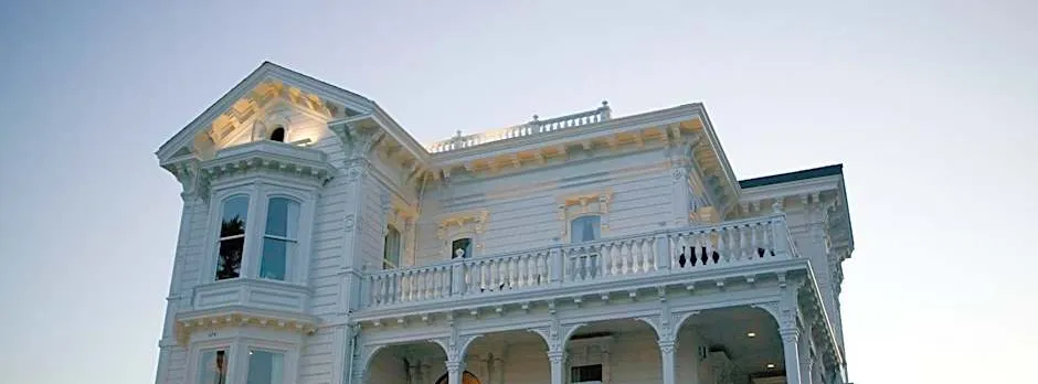 West Cliff Inn, A Four Sisters Inn