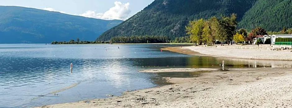 Super 8 by Wyndham Sicamous