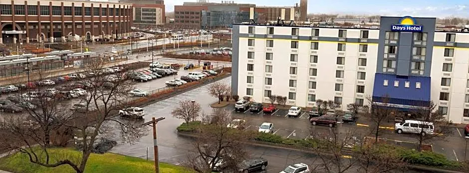 Days Hotel by Wyndham University Ave SE