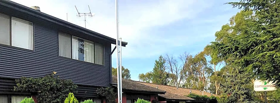 Cottonwood Lodge