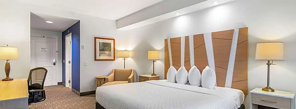 Best Western Plus Westgate Inn & Suites