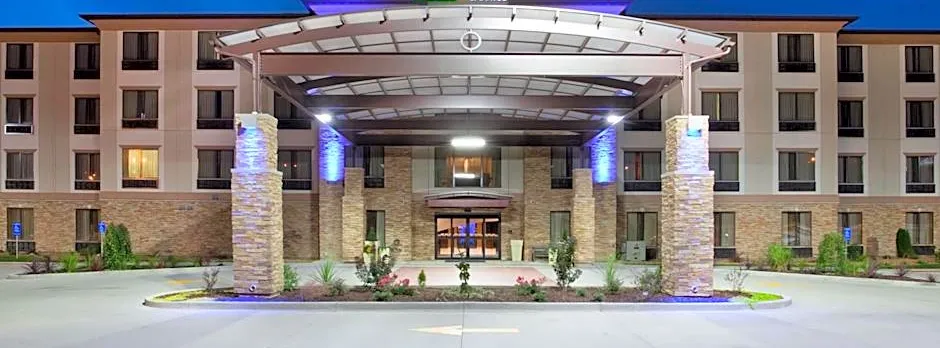 Holiday Inn Express & Suites St Louis Airport by IHG