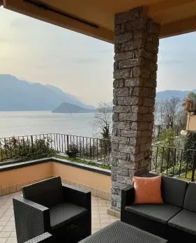 Few steps to the heart of Menaggio, swimming pool, breathtaking view