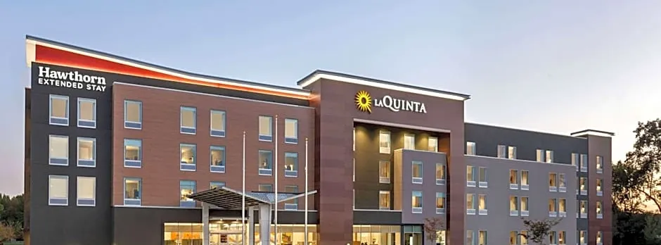 La Quinta Inn & Suites by Wyndham Mount Laurel Moorestown