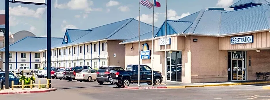 Days Inn & Suites by Wyndham Laredo