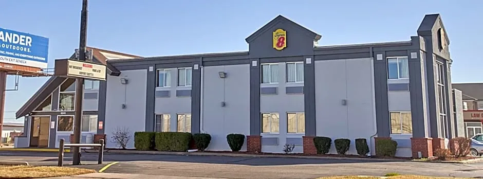 Super 8 by Wyndham Wichita Airport
