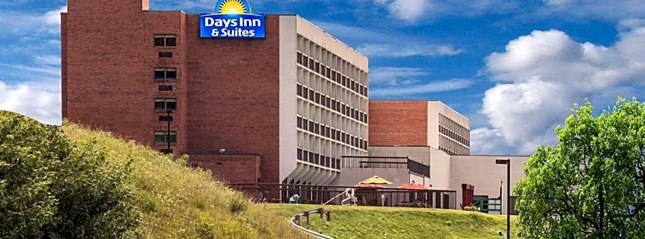 Days Inn & Suites by Wyndham Sutton Flatwoods