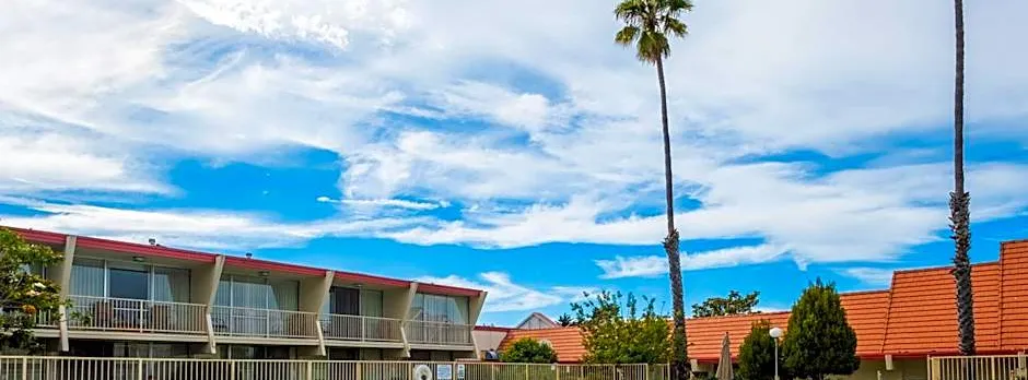 Travelodge by Wyndham Monterey Bay