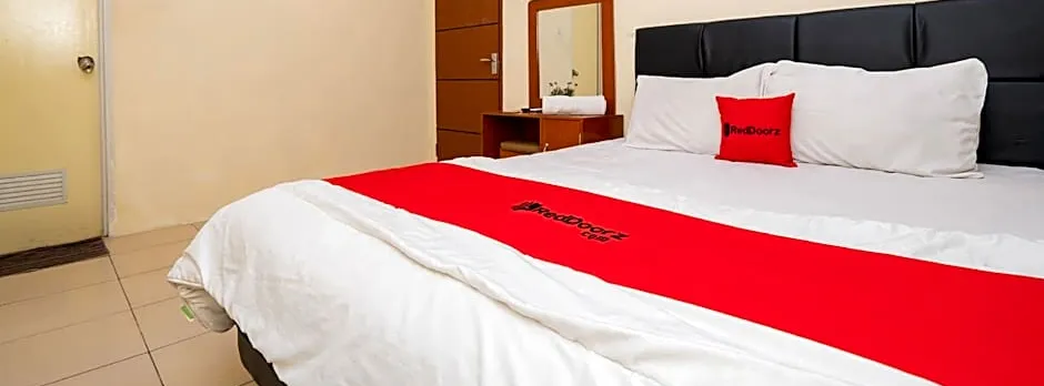 RedDoorz Syariah At Danau Maninjau Sawojajar