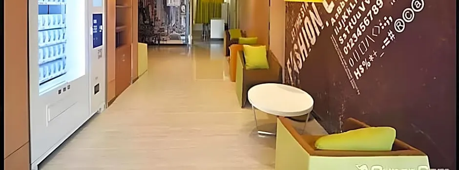IU Hotel Zhengzhou Xinzheng Sias International University Branch