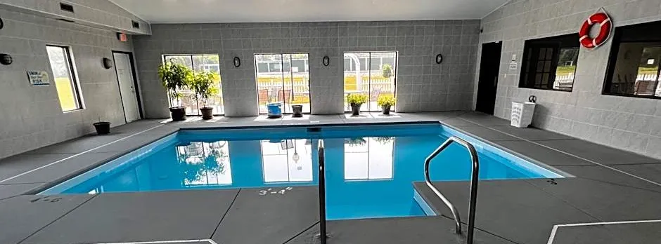 Sky Lodge Inn & Suites - Delavan